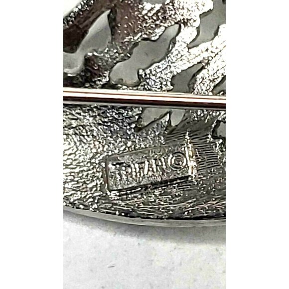 Crown Trifari Silver Brooch Silver Brushed Gloss Artistic Wave Signed - Picture 3 of 3
